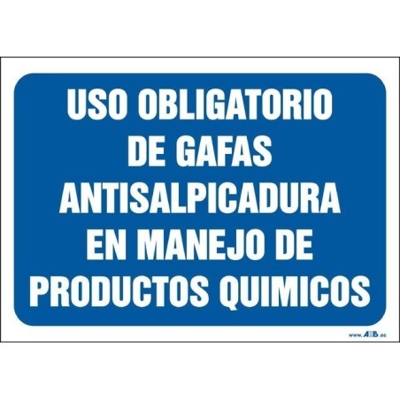 Uso obligatorio de gafas antisalpicadura en manejo de productos químicos
