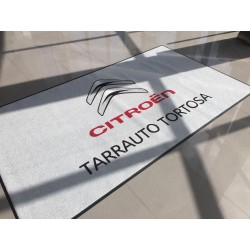 Alfombra de bienvenida con logotipo