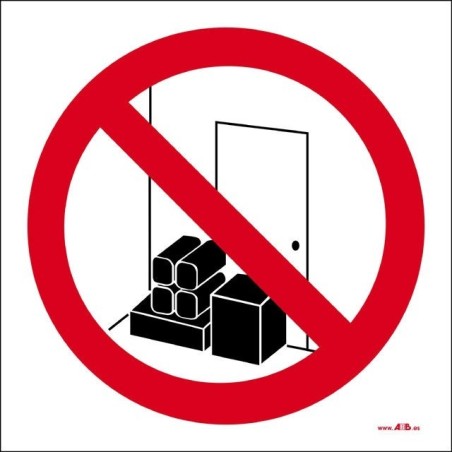 Prohibido depositar materiales. Mantener libre el paso