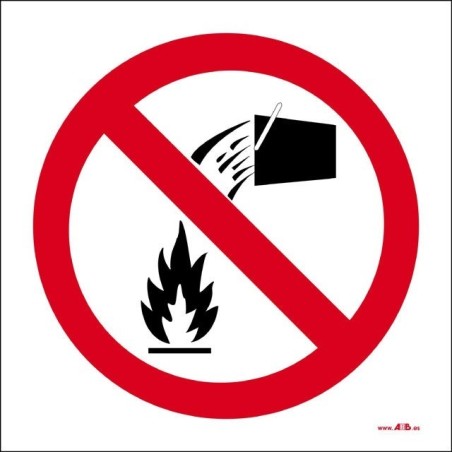 Prohibido apagar con agua